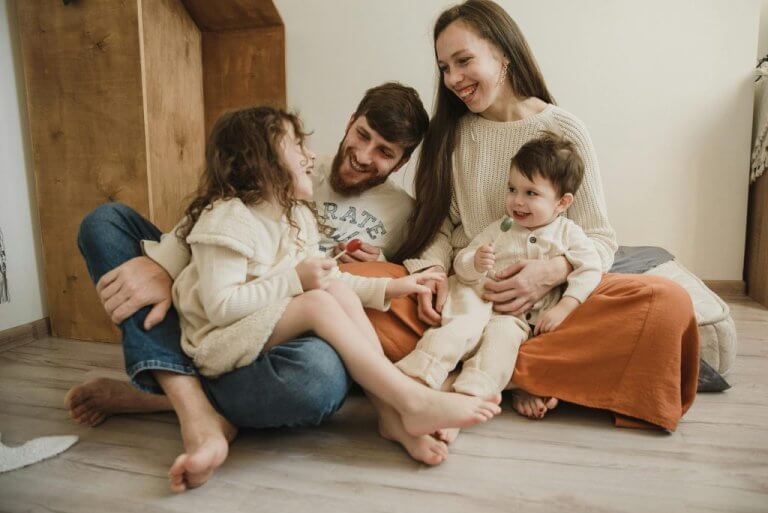 La familia sostiene y protege